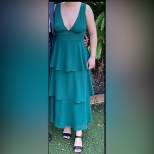 Lulu’s green formal dress